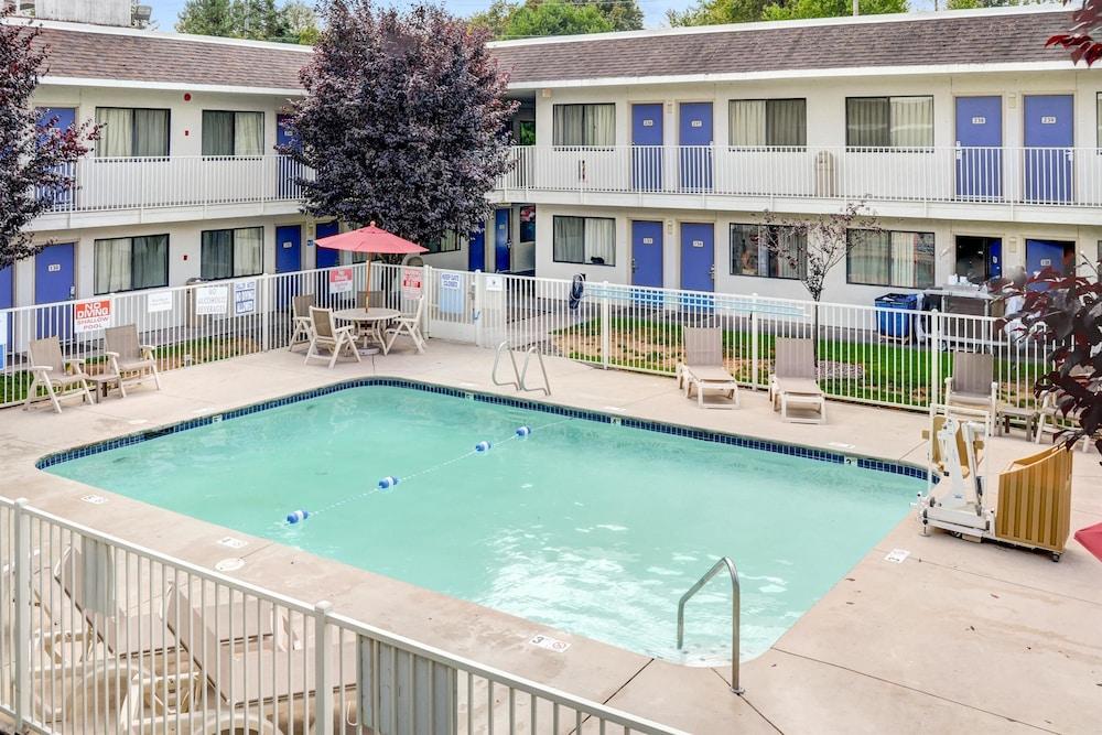 Motel 6-Troutdale, Or - Portland East Bagian luar foto