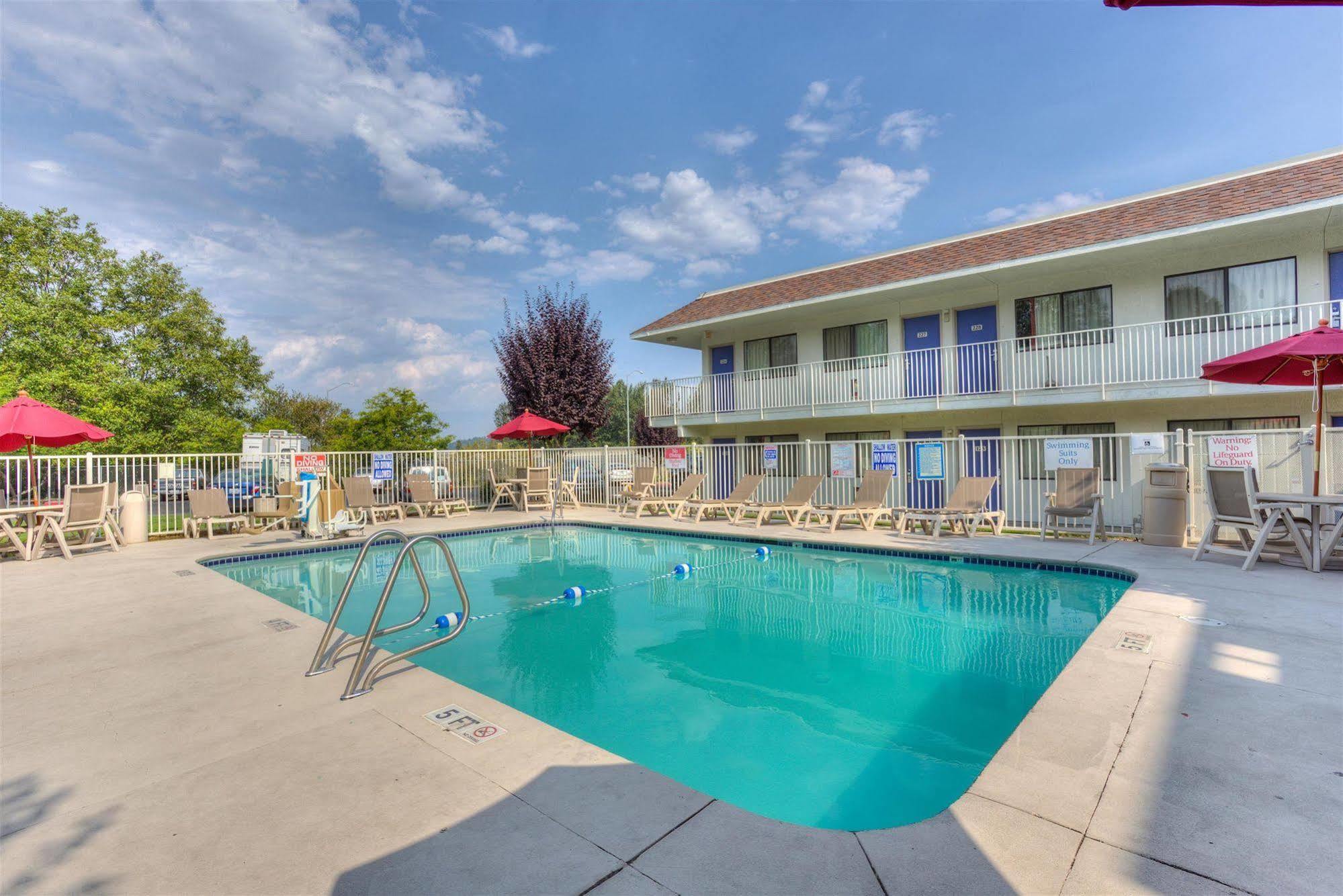 Motel 6-Troutdale, Or - Portland East Bagian luar foto