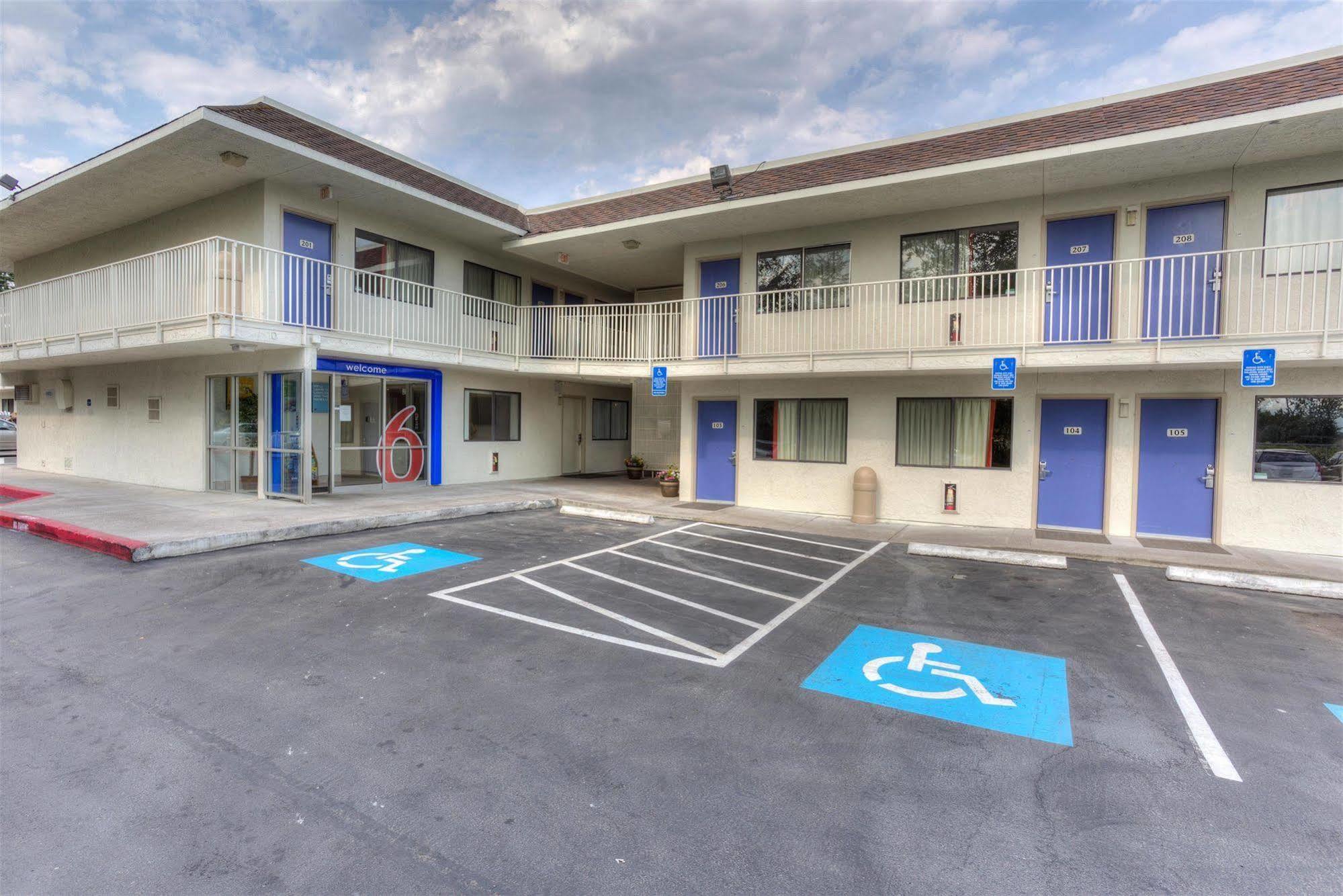Motel 6-Troutdale, Or - Portland East Bagian luar foto