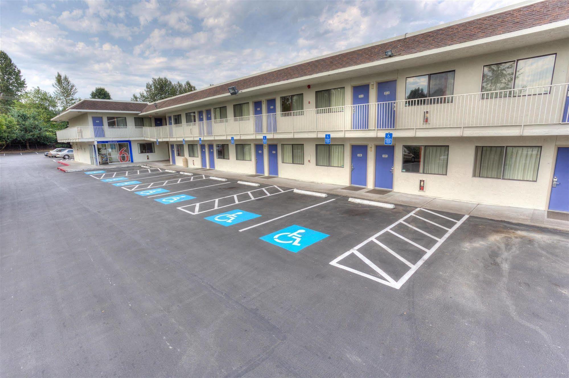 Motel 6-Troutdale, Or - Portland East Bagian luar foto