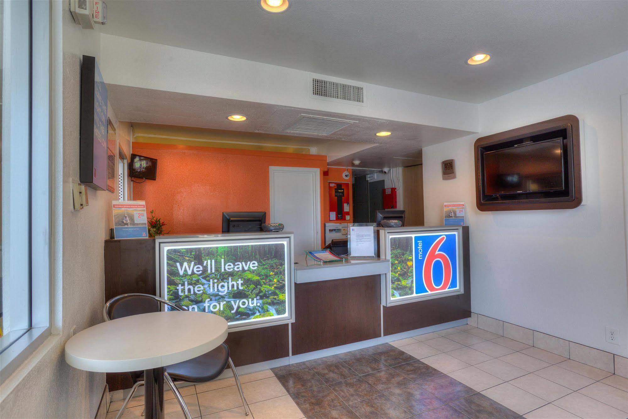 Motel 6-Troutdale, Or - Portland East Bagian luar foto