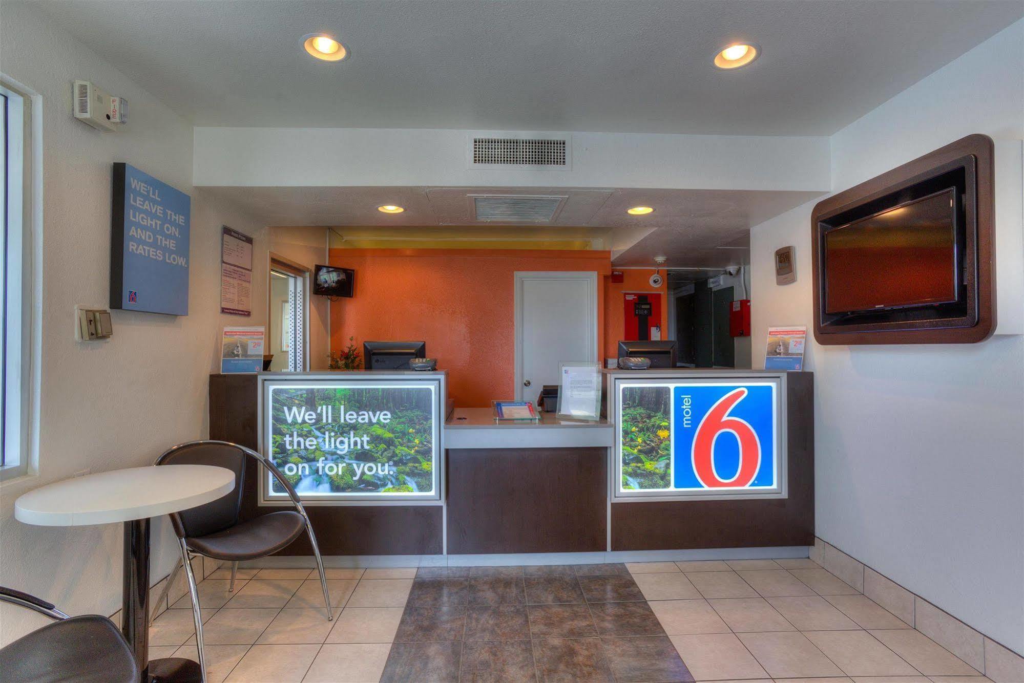 Motel 6-Troutdale, Or - Portland East Bagian luar foto