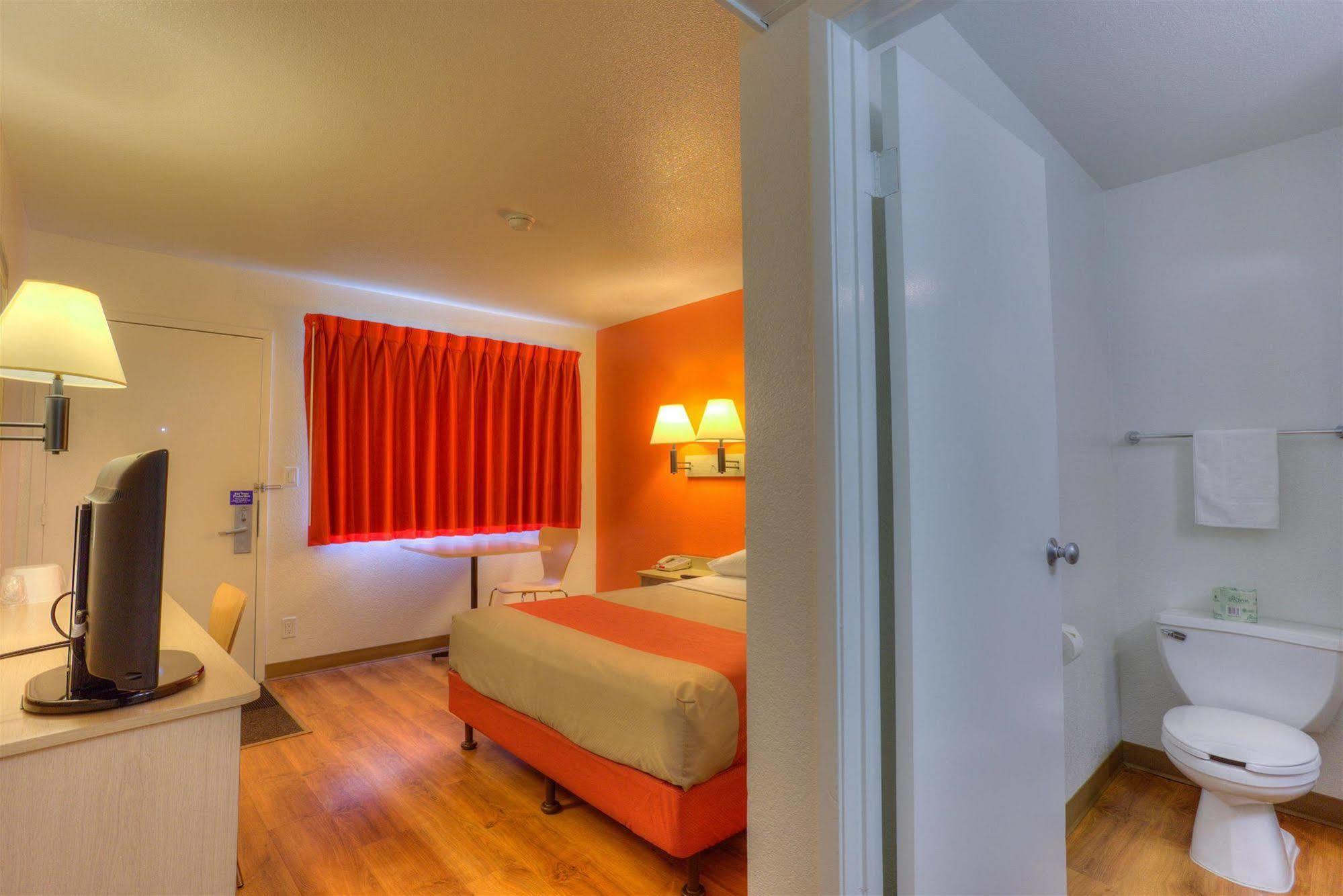 Motel 6-Troutdale, Or - Portland East Bagian luar foto